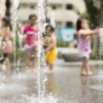 Children playing in water by flickr user Yingjia Ni